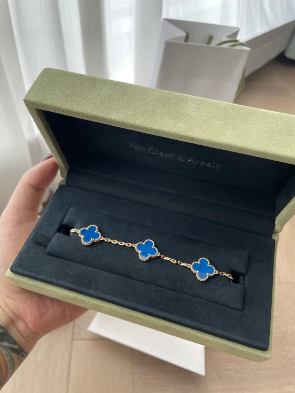 Authentic Van Cleef & Arpels 18K Gold Blue Agate Bracelet
